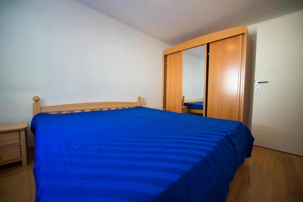 Apartments Karlo Baška Voda Chambre photo